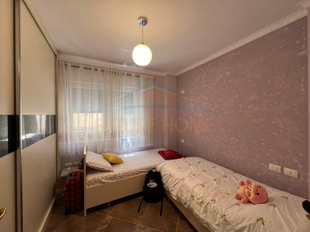 Shitet, Apartament 2+1+2+Verandë, Liqeni i Thatë, Tiranë.