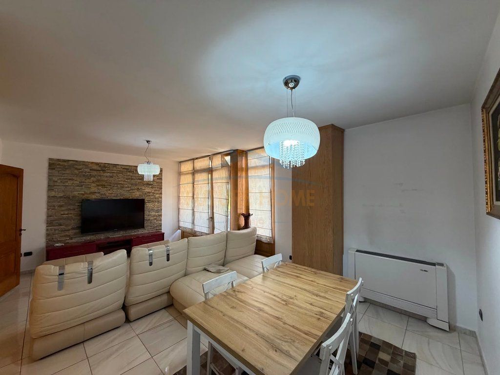 Shitet , Apartament 2+1+Garazh , 21 dhjetori , Tirane