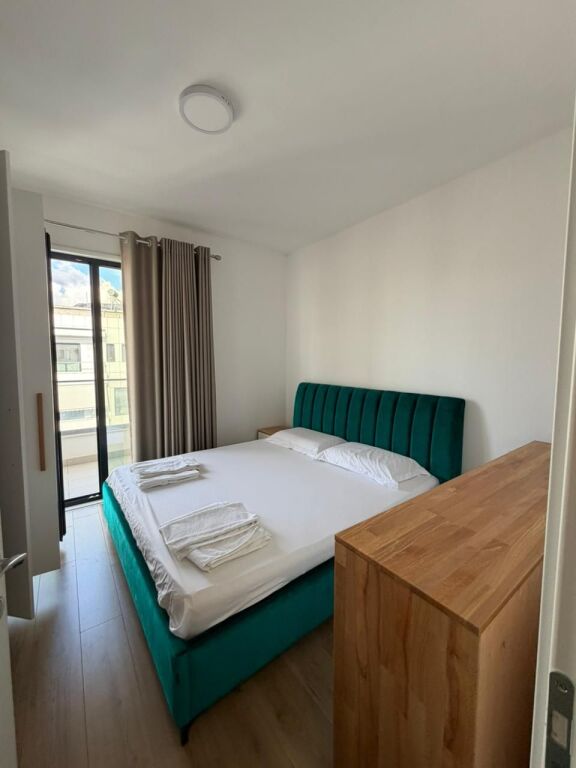 ✨ SHITET APARTAMENT 2+1+2 ME VERANDË TË MADHE – REZIDENCA ERLI, PORCELAN 🌿