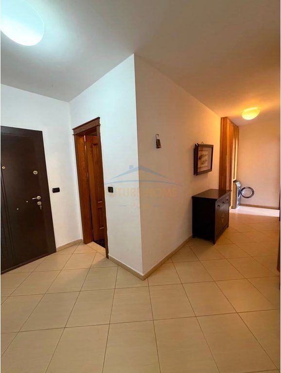 Shitet , Apartament 2+1+Garazh , 21 dhjetori , Tirane