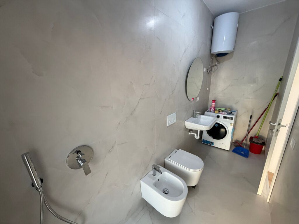 Affittasi 2+1 Ali Demi  470 mila lek