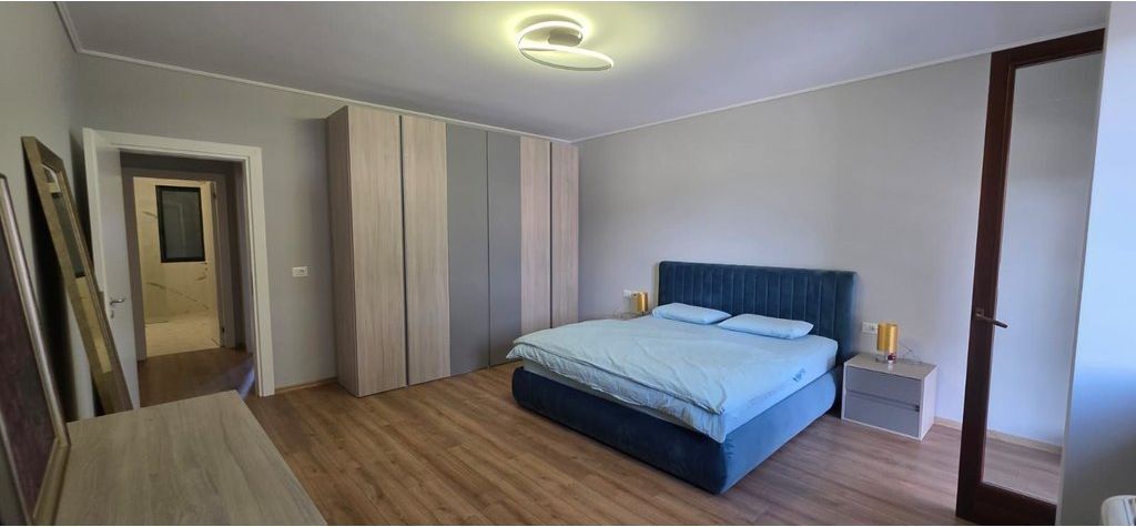 GARDA E REPUBLIKËS – APARTAMENT ELITAR 2+1+2 ME 2 BALLKONE DHE PAMJE NGA AIR ALBANIA!