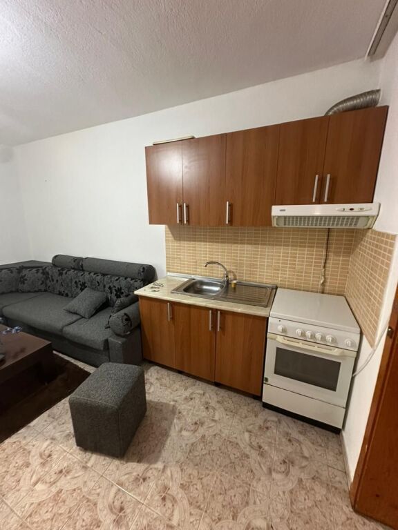 Qera | Apartament 1 + 1 | Shkolla e Bashkuar | 350 €/muaj