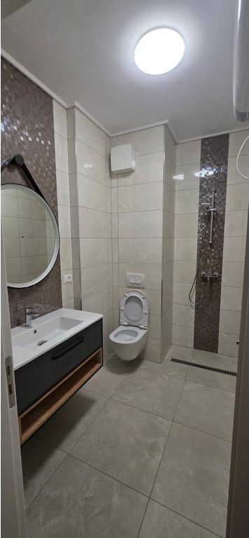 GARDA E REPUBLIKËS – APARTAMENT ELITAR 2+1+2 ME 2 BALLKONE DHE PAMJE NGA AIR ALBANIA!