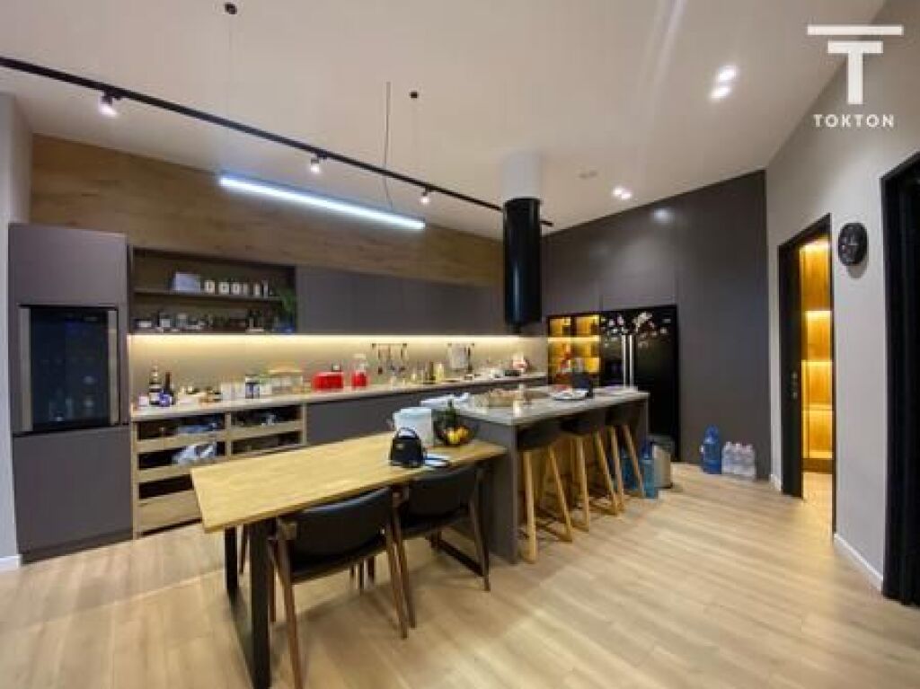 SHITET, APARTAMENT LUX + PISHINË, KOPSHTI BOTANIK, TIRANË