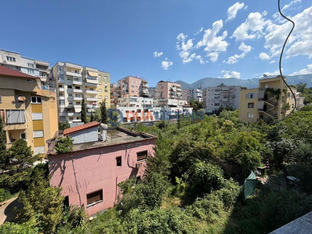Shitet, apartament 2+1+2 tek Kodra e Priftit!