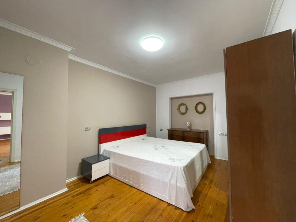 Apartament 2+1 per qira tek Rruga e Kosovareve.
