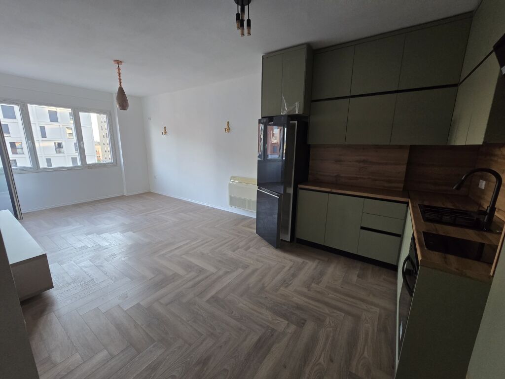 Appartamento 1+1 Con Balcone In Affitto A Xhamllik