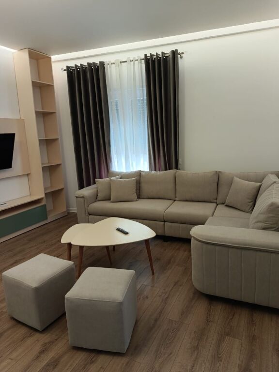 Jepet me qera apartament 2+1 e pabanuar më parë, në Sauk