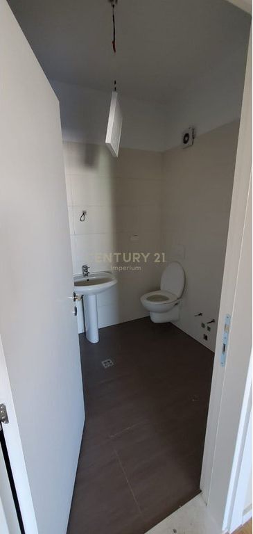 Apartment for Offices for Rent in the Municipality of Paris – 4 Workspaces!