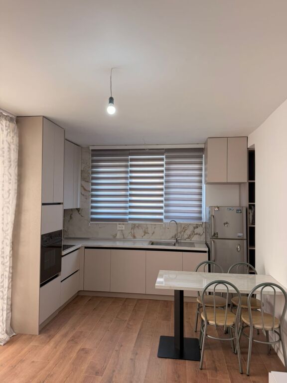 Jepet me qira apartament 1+1