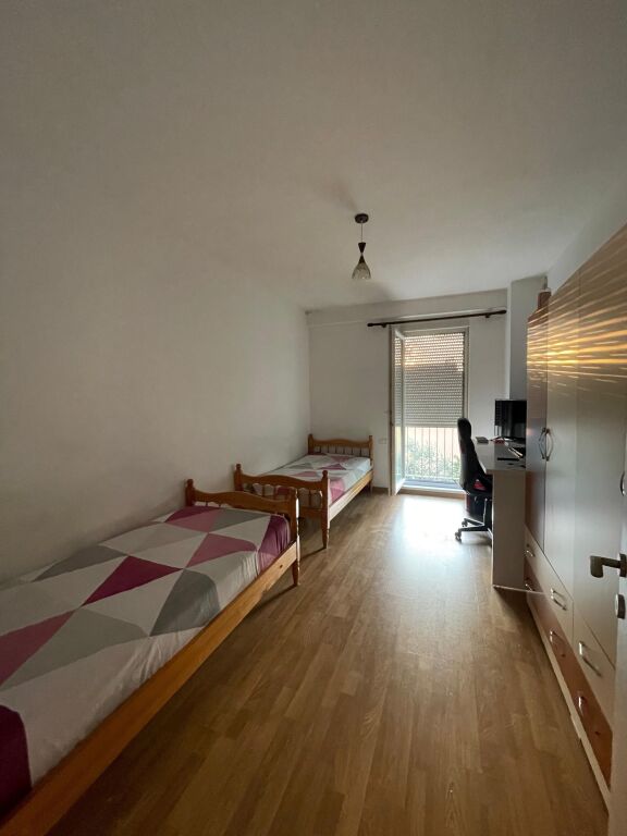 🏢Qyteti Studenti,jepet me qera apartament 2+1+2,i mobiluar,55,000Leke