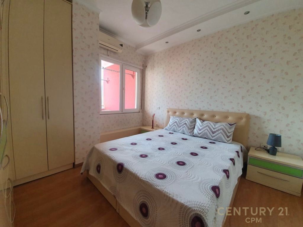 Apartament 1+1 per Shitje te Komuna e Parisit 170,000 €