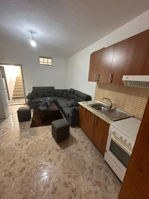 Qera | Apartament 1 + 1 | Shkolla e Bashkuar | 350 €/muaj