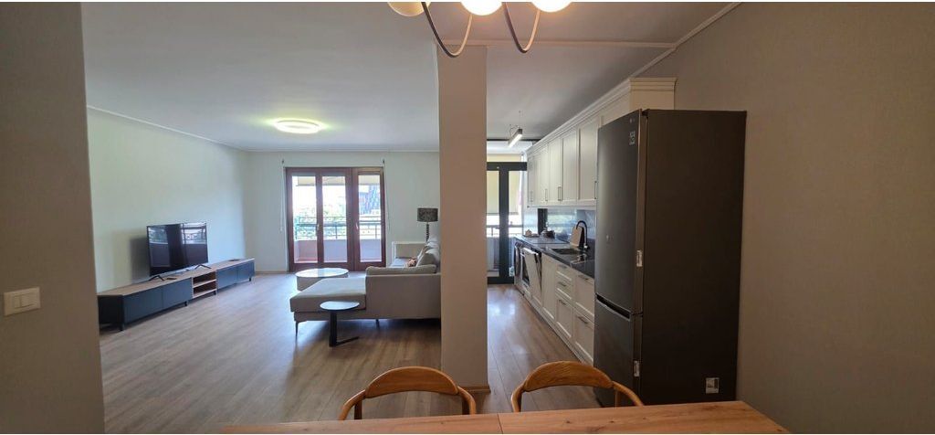 GARDA E REPUBLIKËS – APARTAMENT ELITAR 2+1+2 ME 2 BALLKONE DHE PAMJE NGA AIR ALBANIA!