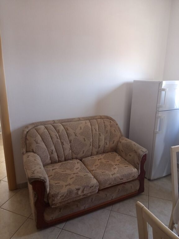 APARTAMENT 1+1. 30000 LEKE.RRUGA 5 MAJI