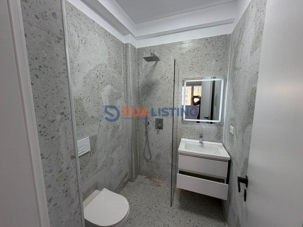 Shitet, apartament 2+1+2 tek Kodra e Priftit!