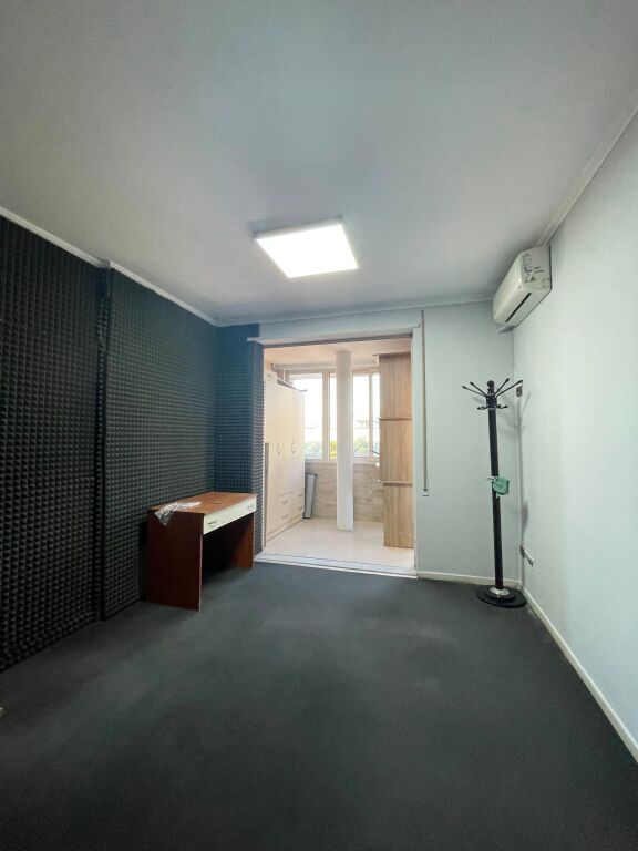 Locale commerciale 4+1+2 in affitto a Lake View