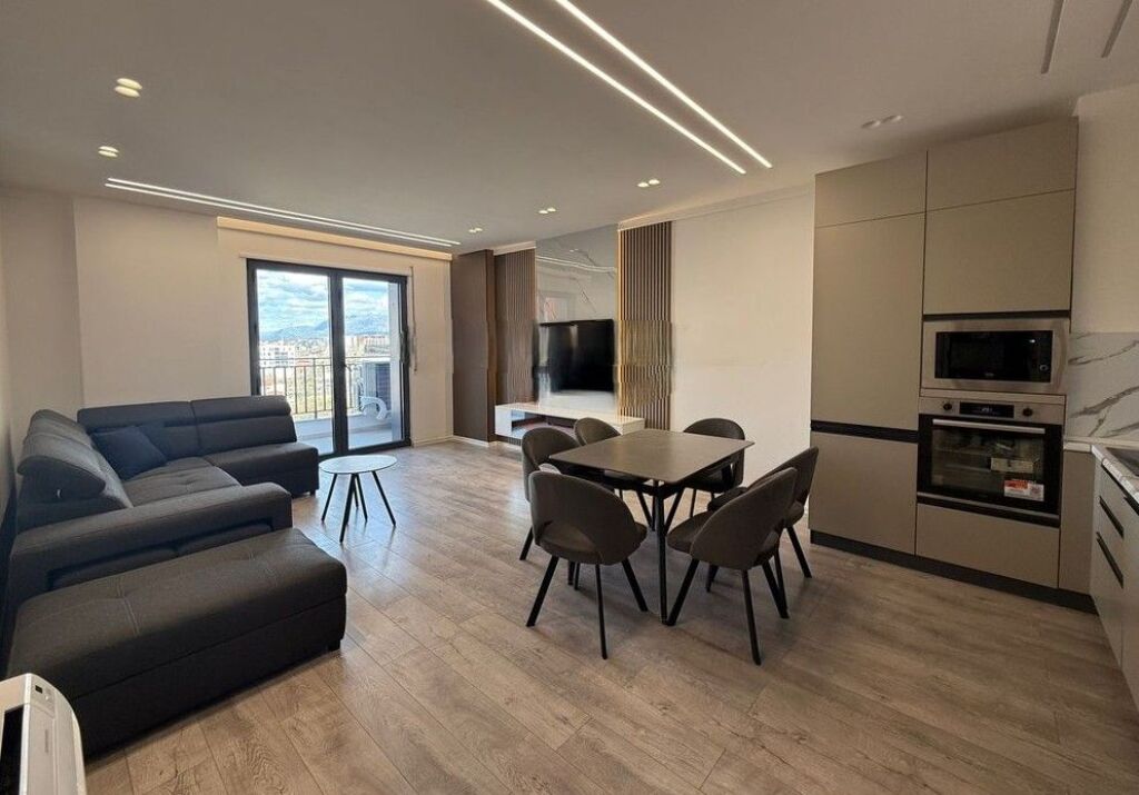 APARTAMENT 2+1+2 NE QIRA, BULEVARDI I RI, TIRANE!