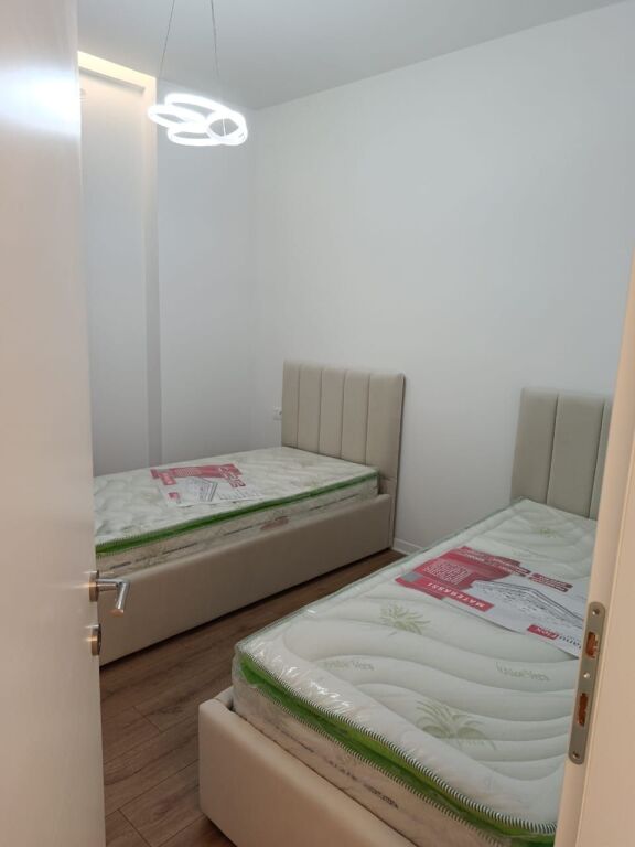 Jepet me qera apartament 2+1 e pabanuar më parë, në Sauk