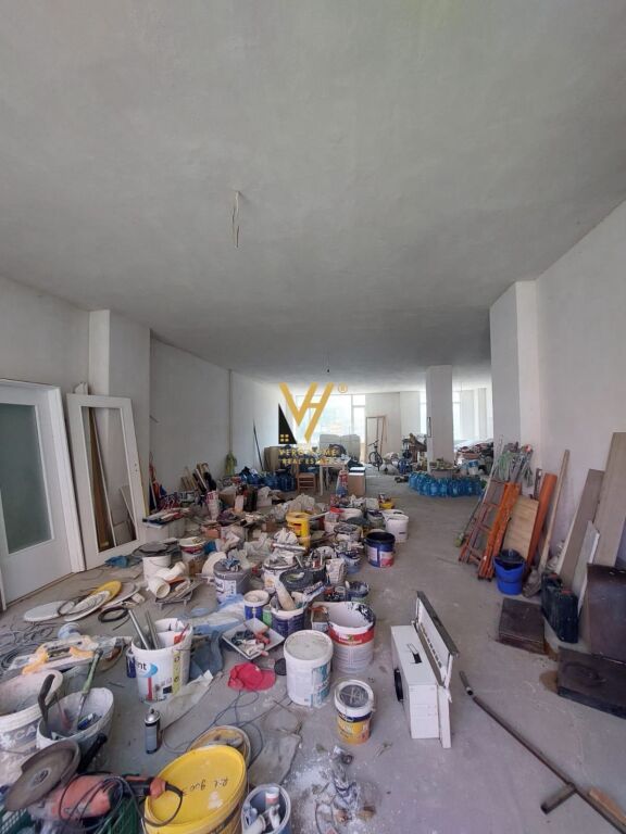 LOCALE COMMERCIALE IN VENDITA 168 M2 A YZBERISHT 370.000 EURO