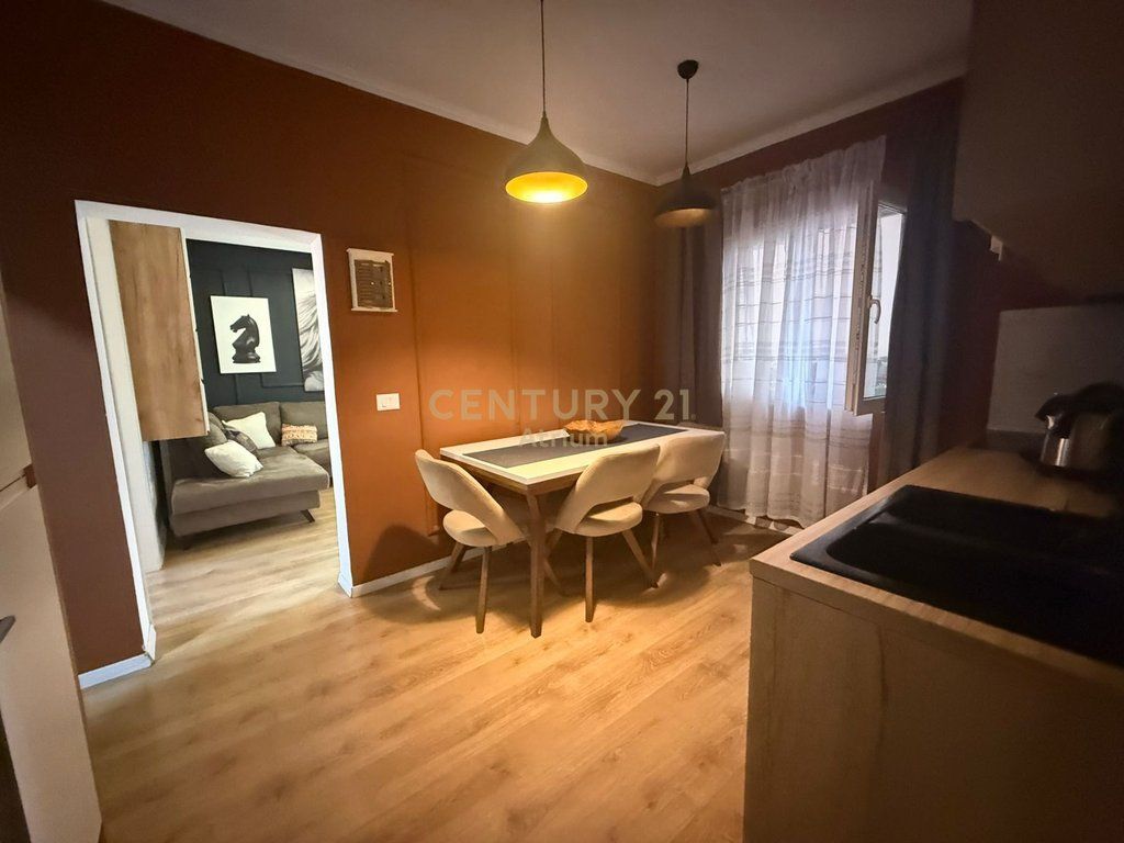 APARTAMENT 2+1+2 ME QIRA PRANE MATERNITETIT TE RI !