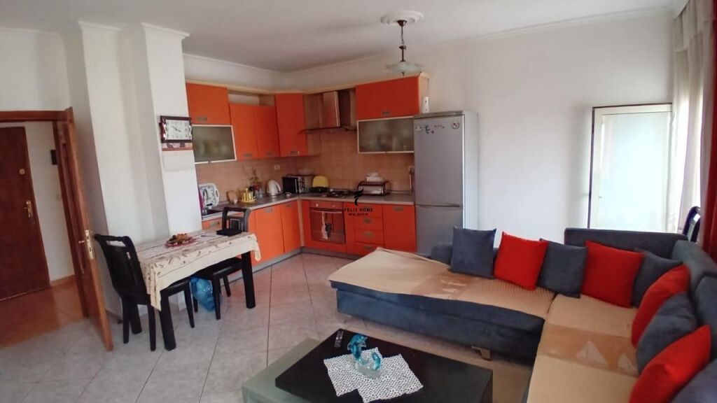 APARTAMENT ME QERA 2+1 KINOSTUDIO 50.000 LEKE FH-80734