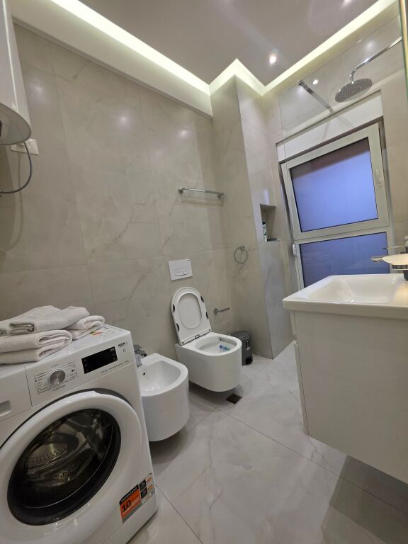 FOR RENT APARTMENT 1+1 📍 Kadiu Complex 2 – Ali Demi, Tirana