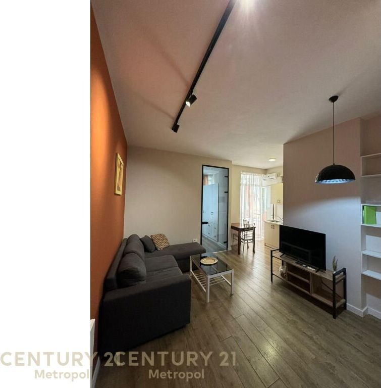 JEPET ME QIRA APARTAMENT 1+1 TEK LIQENI ARTIFICIAL! 500 € /Muaj
