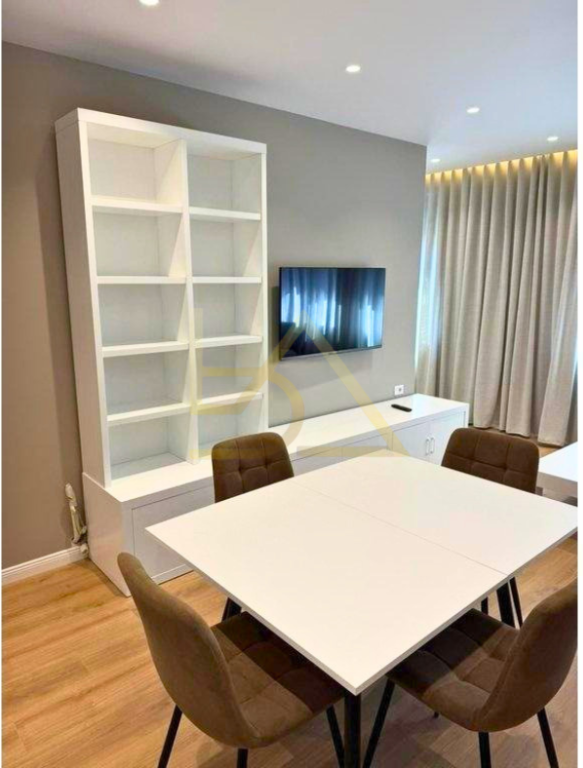 Shitet Apartament 1+1 – Kompleksi Xheluks, Rruga e Elbasanit, Tiranë