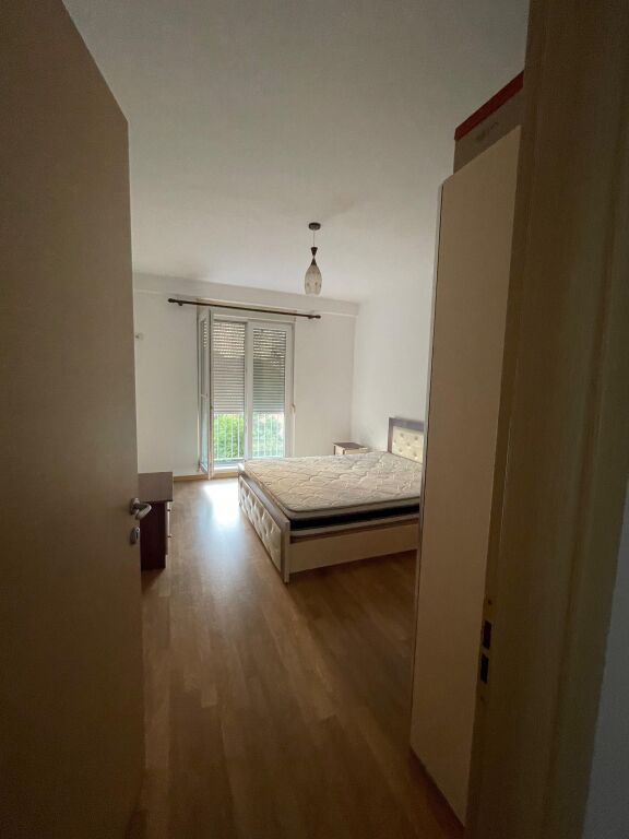 🏢Qyteti Studenti,jepet me qera apartament 2+1+2,i mobiluar,55,000Leke