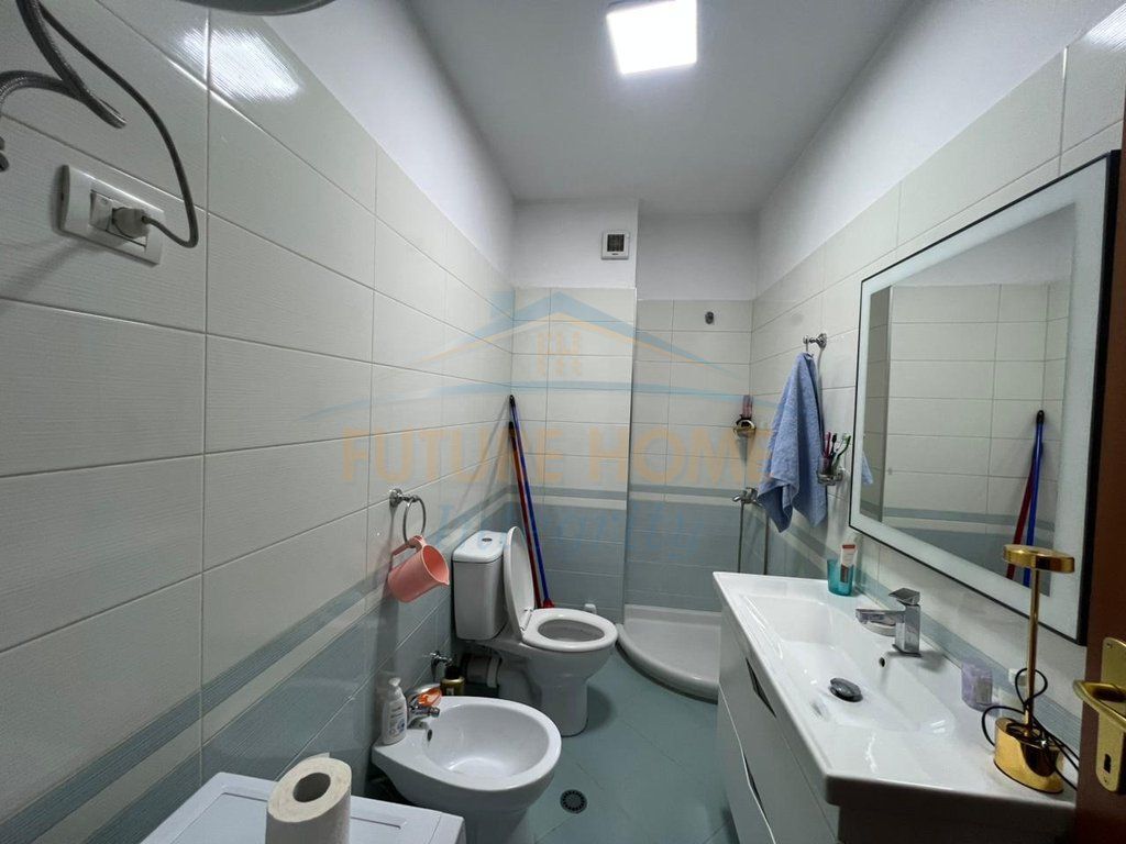 Shitet, Apartament 2+1+2+Verandë, Liqeni i Thatë, Tiranë.