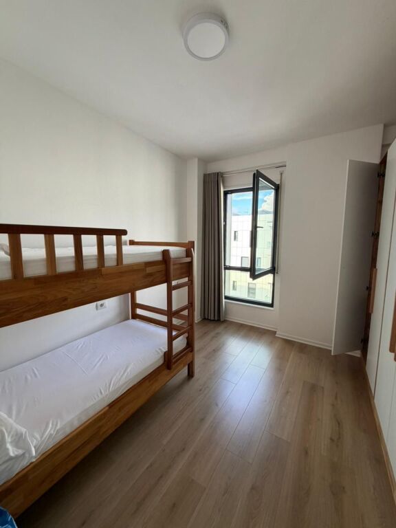 ✨ SHITET APARTAMENT 2+1+2 ME VERANDË TË MADHE – REZIDENCA ERLI, PORCELAN 🌿