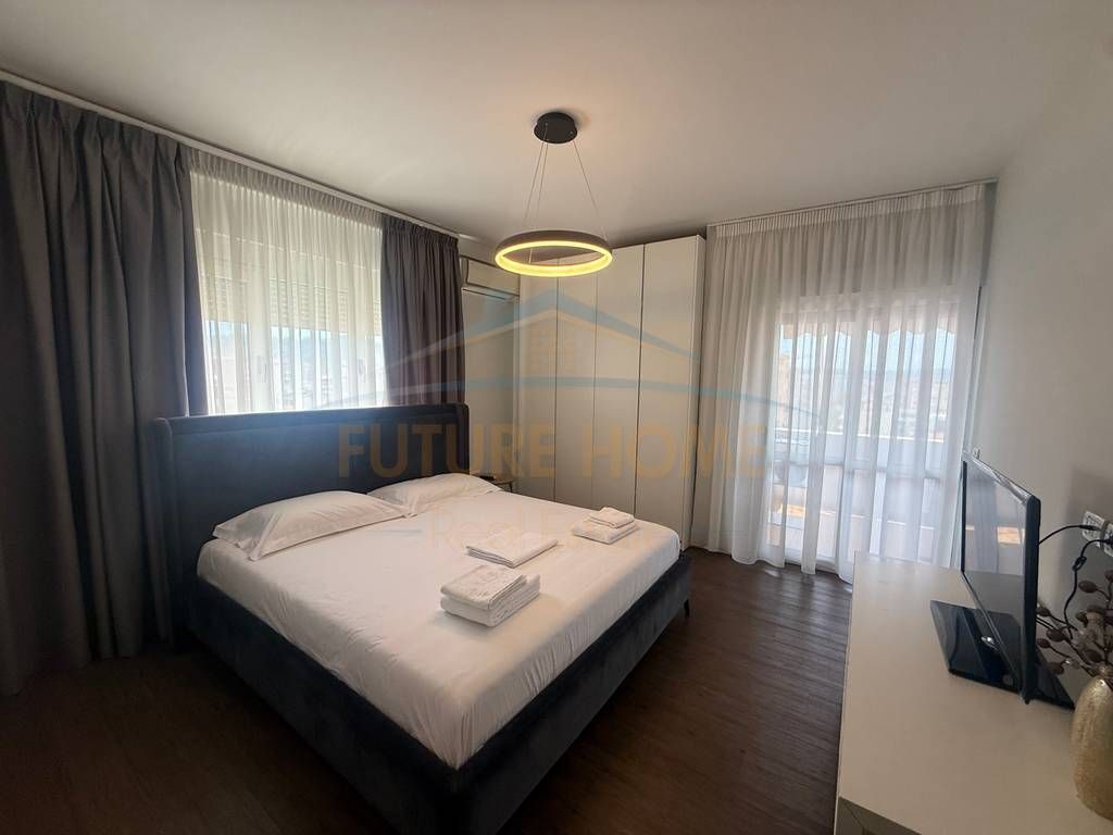 Shitet, Apartament 2+1+2, Rruga Sami Frashëri , Blloku , Tiranë