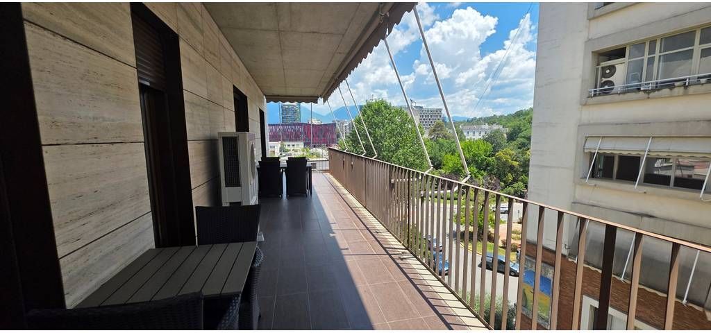 GARDA E REPUBLIKËS – APARTAMENT PREMIUM 2+1+2 ME VERANDË DHE POST PARKIMI PËR QIRA! 2,200 € /Muaj