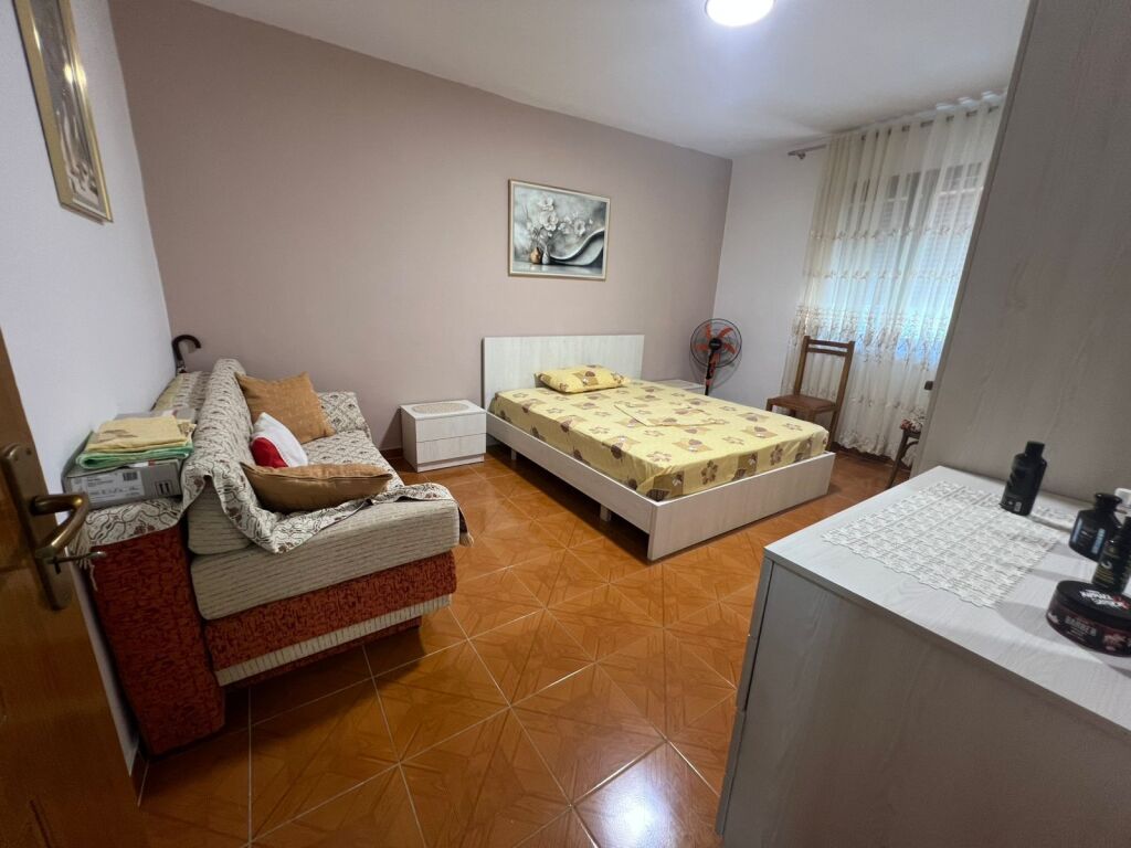 Affittasi 1+1  VIA NDRE MJEDA  PARCO 42.000 leke