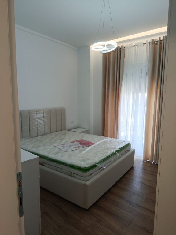 Jepet me qera apartament 2+1 e pabanuar më parë, në Sauk
