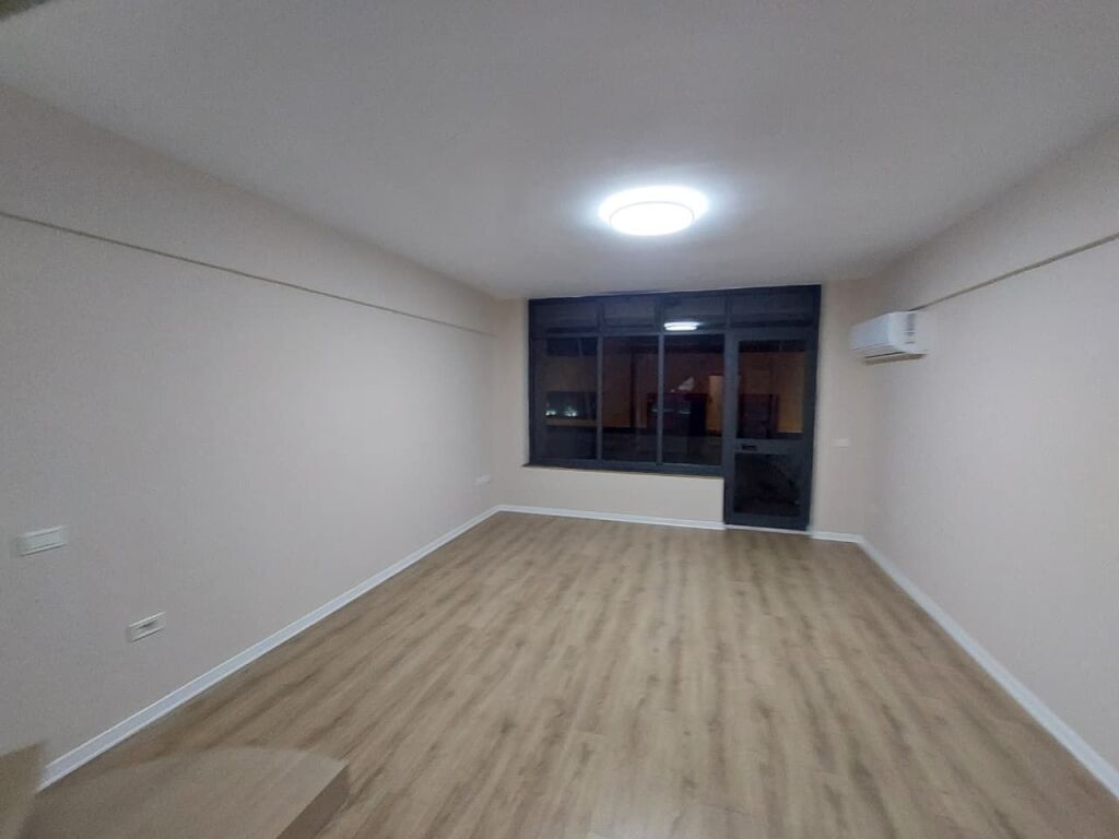 Rent | Ambjent Bisnesi | Qender, Sheshi Skenderbej | 1000 €/month