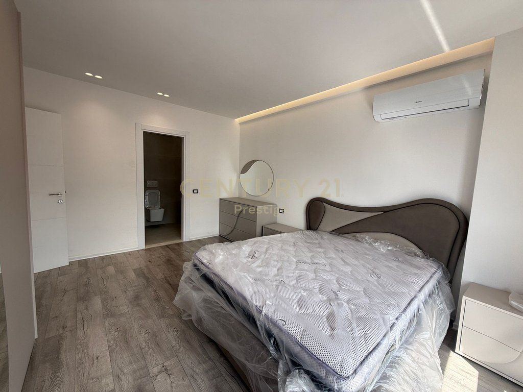 Apartament 2+1 me qira te Bulevardi i Ri