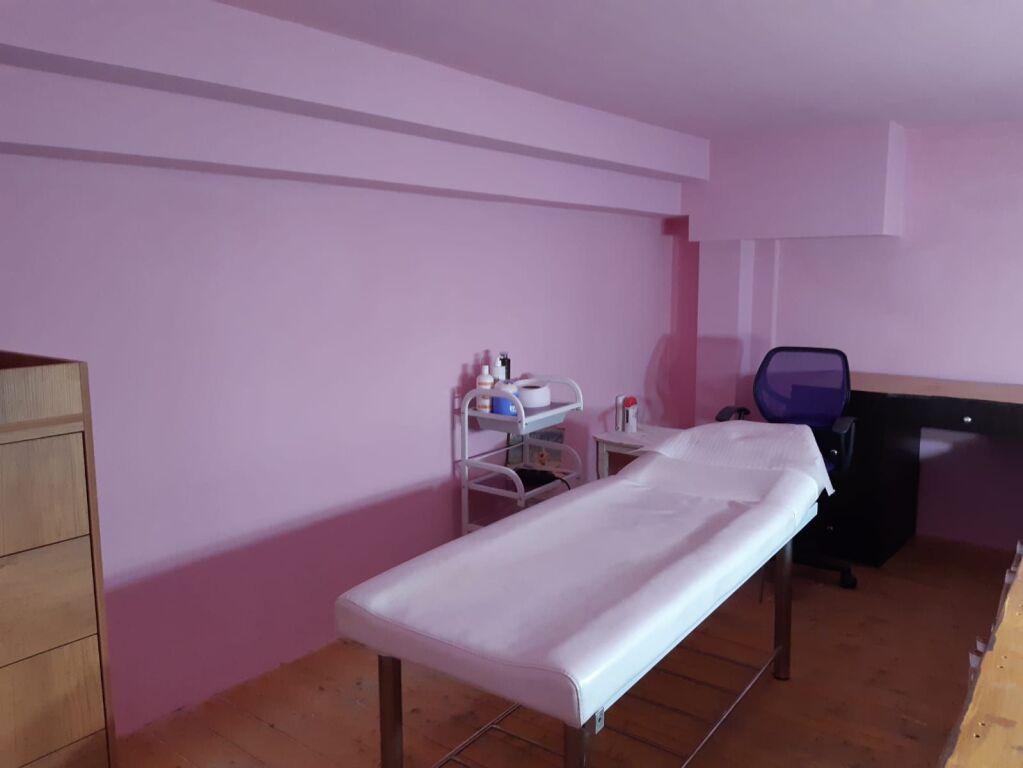 Qera | Parukeria Dupleks | Astir | 300 €/muaj