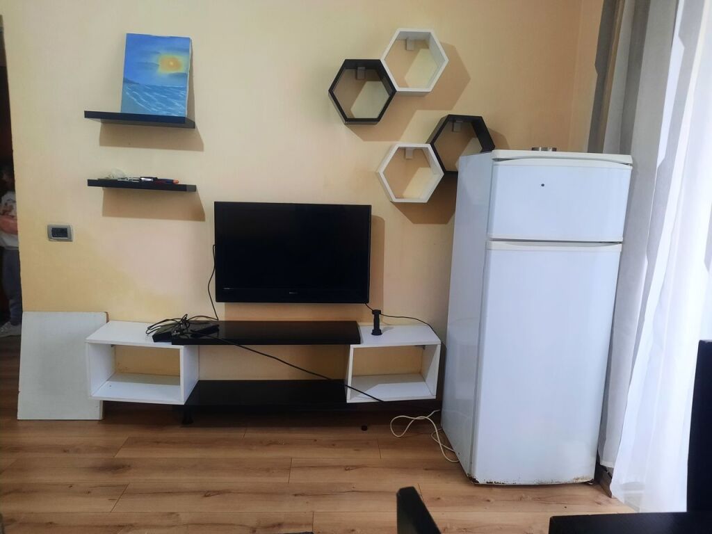 Shitet Ap 2+1📌Shkolla Bashkuar, rruga Vangjel Capo- Ap 57 m neto- Cmimi 99.000 Euro (kati 4 jo i fundit)
