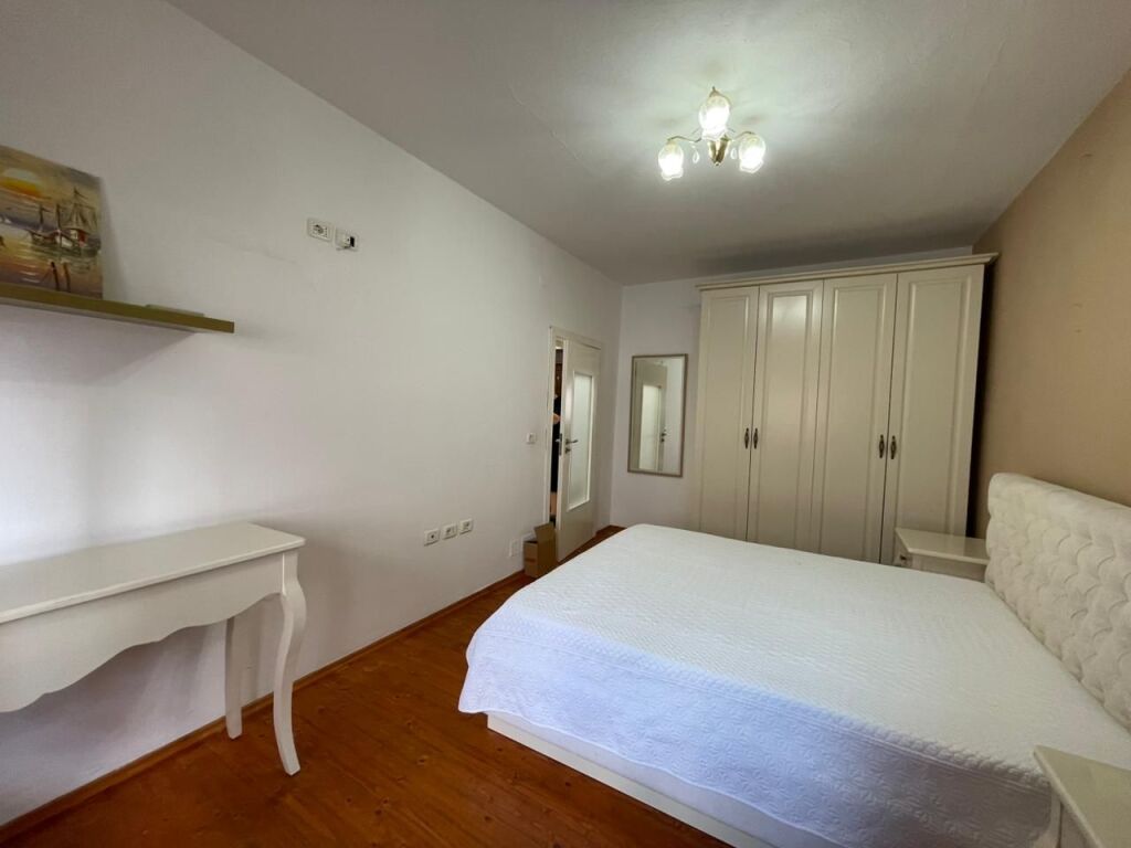 Apartament 2+1 per qira tek Rruga e Kosovareve.