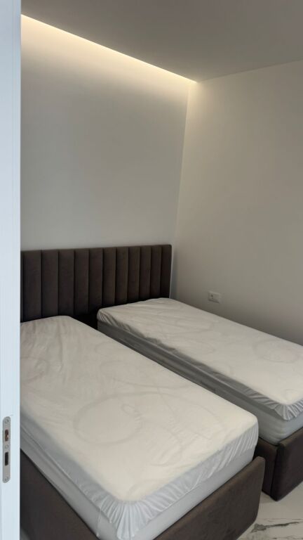 Qera | Garsoniere | Qender – Rruga e Barrikadave | 450 €/muaj