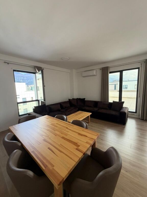 ✨ SHITET APARTAMENT 2+1+2 ME VERANDË TË MADHE – REZIDENCA ERLI, PORCELAN 🌿