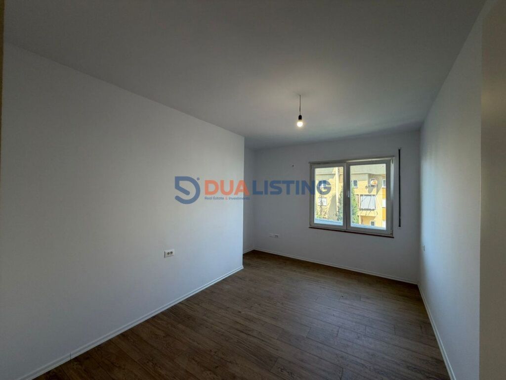 Shitet, apartament 2+1+2 tek Kodra e Priftit!