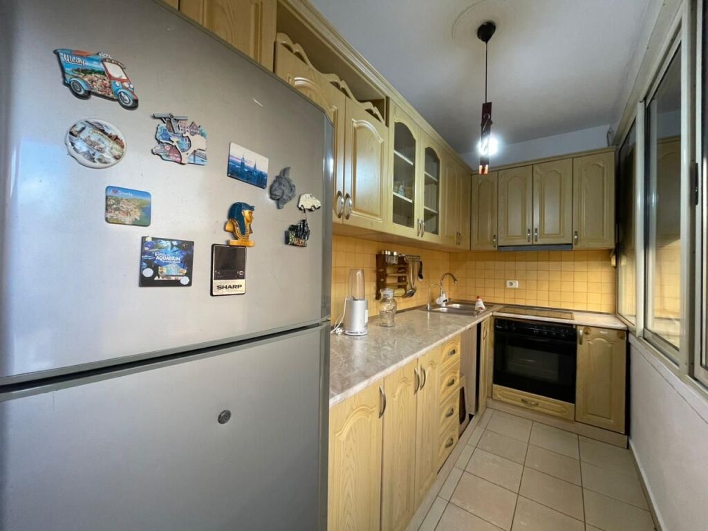 Apartament 2+1 per qira tek Rruga e Kosovareve.