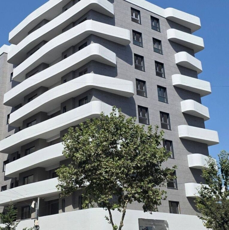 Apartment 2+1+ 2 for sale in Kamez