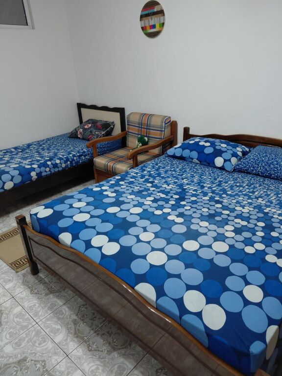 Jepet me qera apart 1+1 prane bllokut afer shkolles 11 Janari
