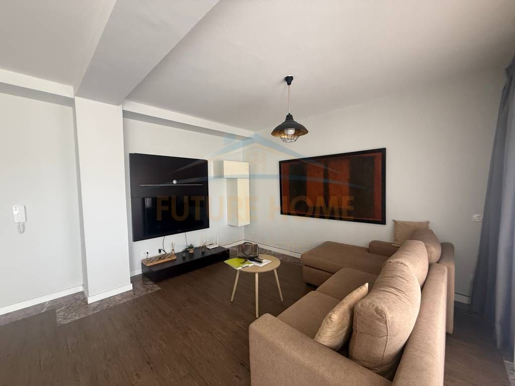 Shitet, Apartament 2+1+2, Rruga Sami Frashëri , Blloku , Tiranë