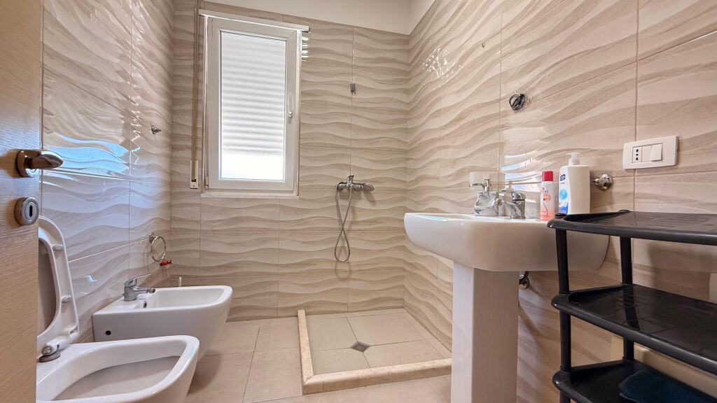 🏡 Appartamento 2+1 in Affitto in Via Ferit Xhajko (ex Ristorante Durrësi), Tirana 📍